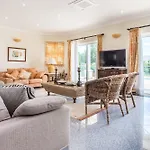 Luz Figueiras Villa *